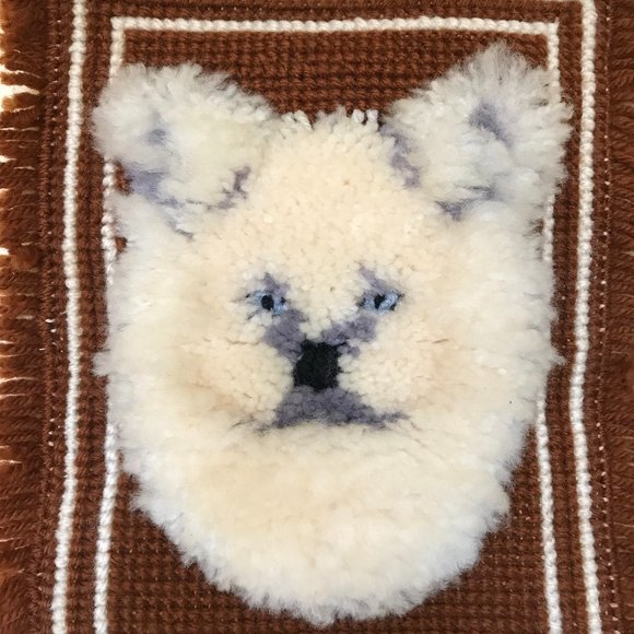 Hand Woven & Latch Hooked Tapestry Wall Hanging Vintage Polar Bear? Dog? 16x24" - Picture 2 of 7